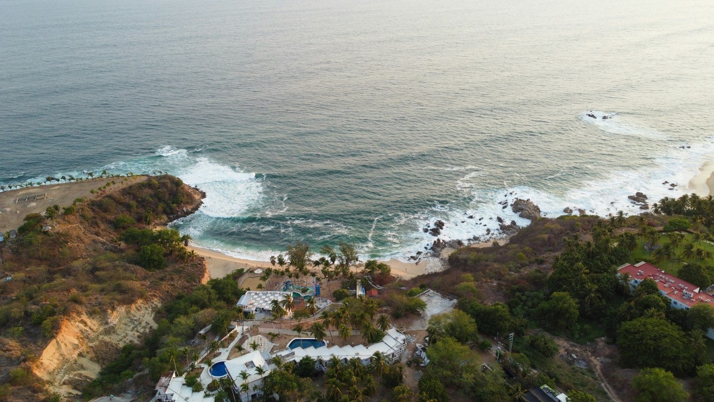 La costa desde el aire en Puerto Escondido
